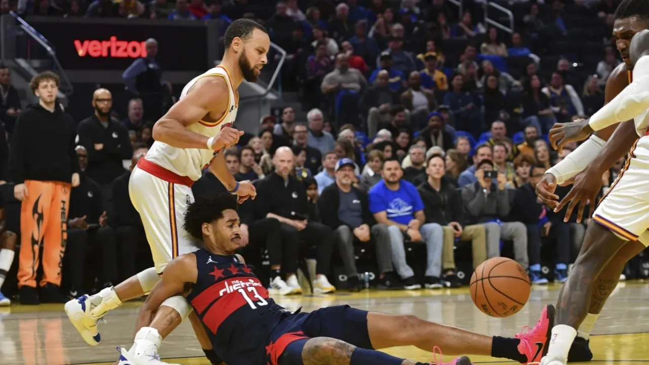 Steph anotó 26 puntos antes de lesionarse y los Warriors vencieron a los Wizards