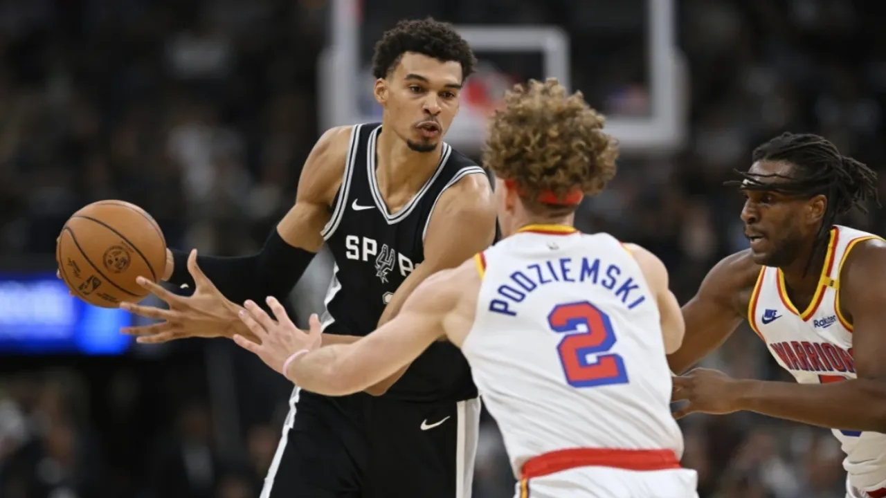 Wembanyama regresa tras tres partidos de ausencia para ayudar a los Spurs a remontar y vencer a los Warriors por 104-94