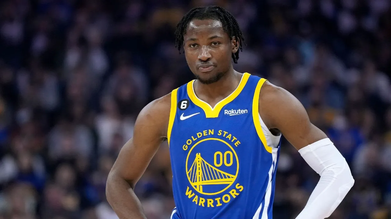 Los Warriors mueven a Kuminga al banquillo contra los Pelícans