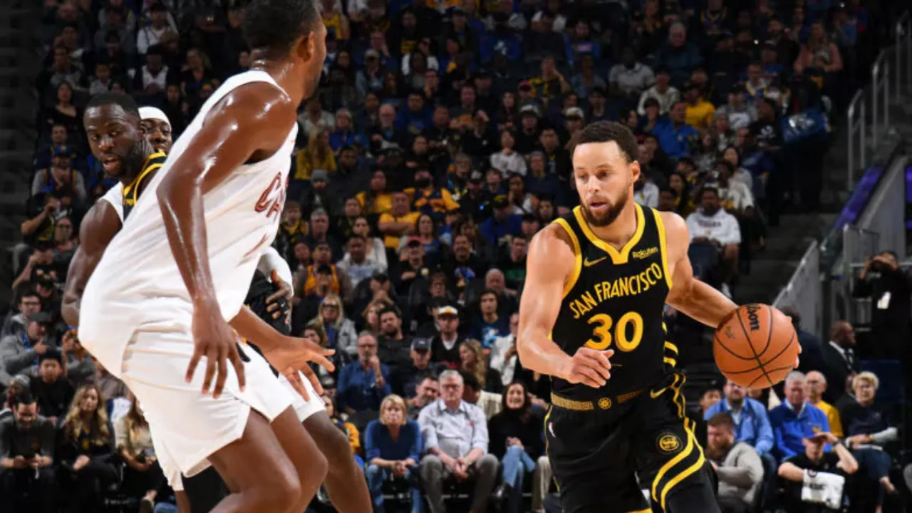 Los Golden State Warriors y Cleveland Cavaliers reavivan su rivalidad histórica el 5 de noviembre 2024