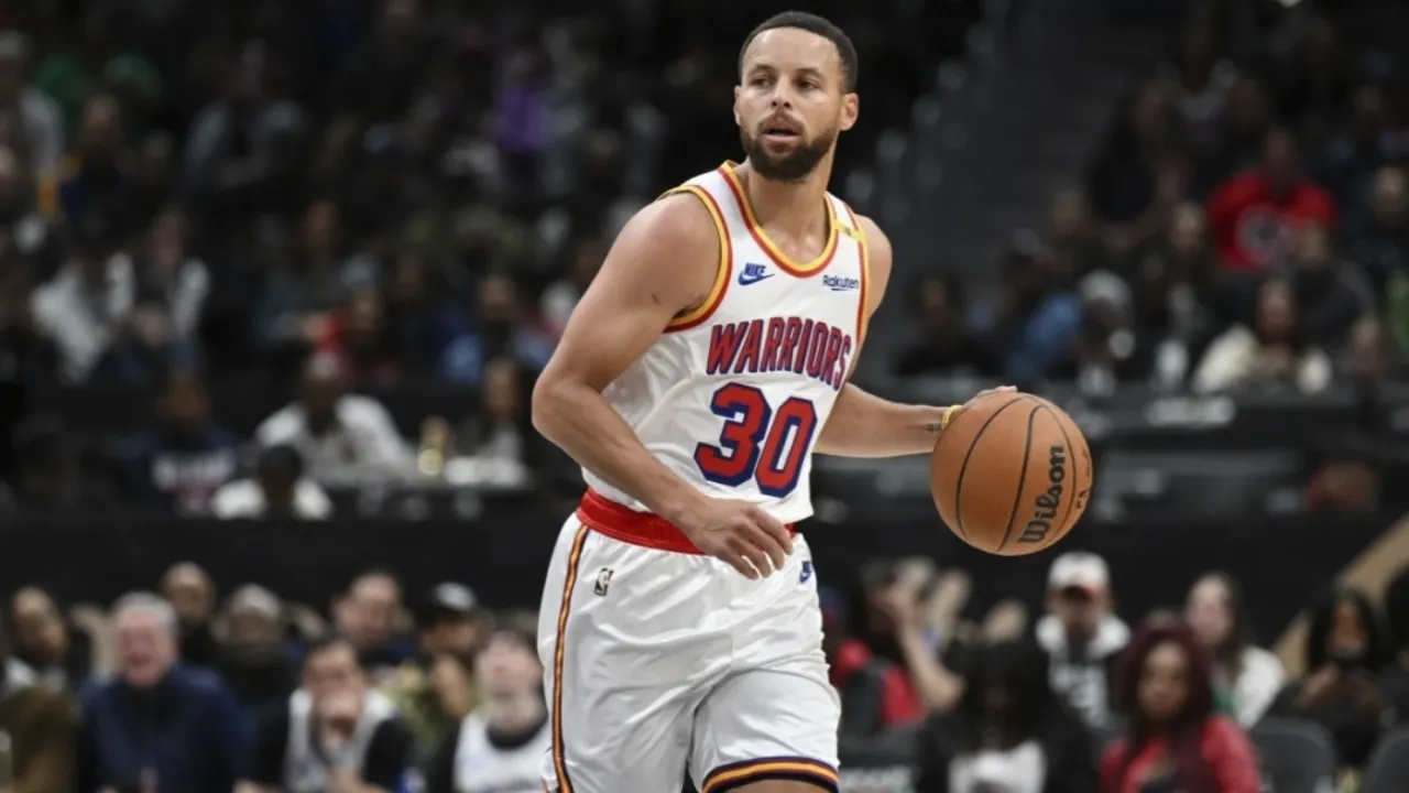 Stephen Curry regresa para ser clave en la victoria de los Warriors sobre a los Wizards 125-112