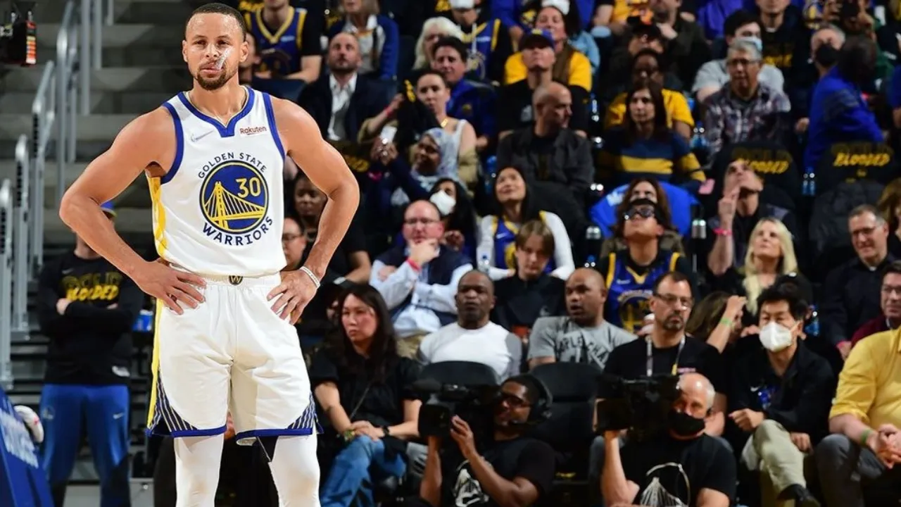 Stephen Curry regresa pero no evita la cuarta derrota consecutiva de los Warriors al perder 113-105 ante los Suns