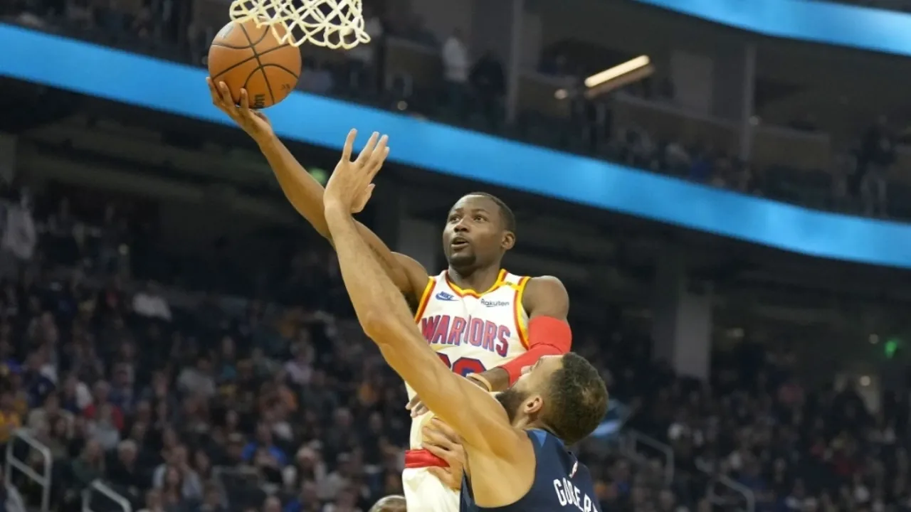 Jonathan Kuminga brilla con 20 puntos en la victoria de los Warriors sobre los Timberwolves