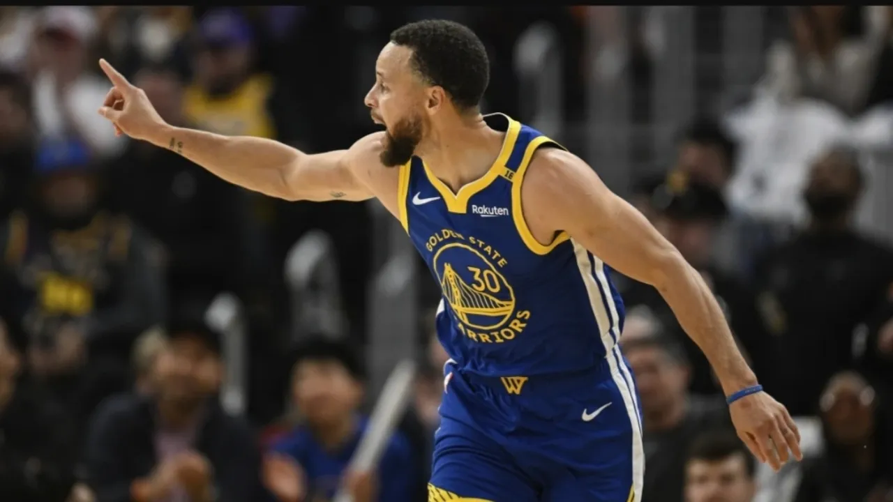 Stephen Curry se crece en Navidad, pero los Warriors caen ante los Lakers 115-113