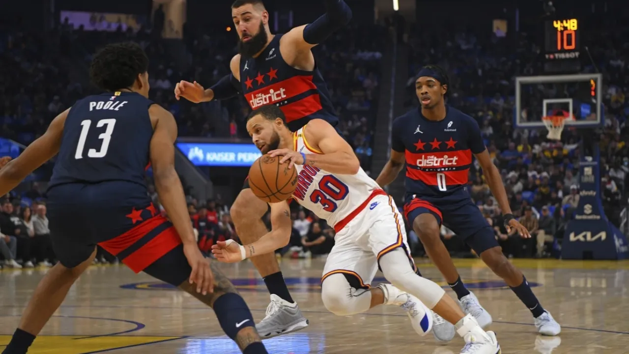 Stephen Curry brilla con 26 puntos antes de abandonar por lesión; Warriors superan a los Wizards 122-114