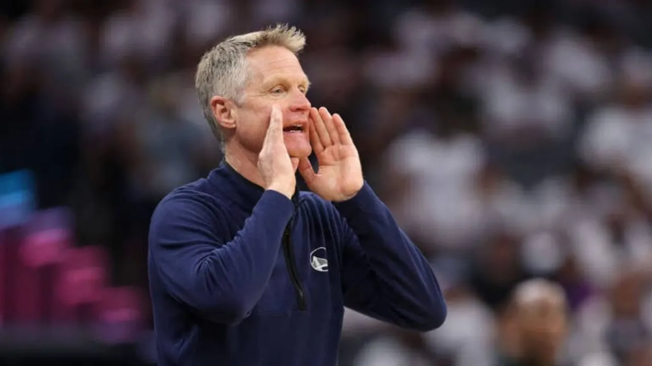 Steve Kerr afirma que los Warriors no están en condiciones de quedarse quietos en la fecha límite de traspasos de la NBA