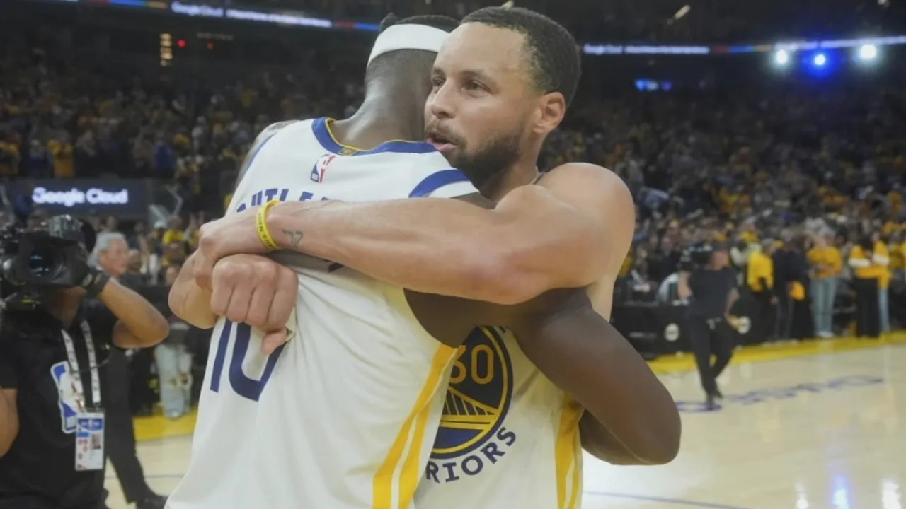 Butler y Curry lideran a los Warriors ante los Grizzlies 121-116 para asegurar el séptimo puesto en los playoffs del Oeste