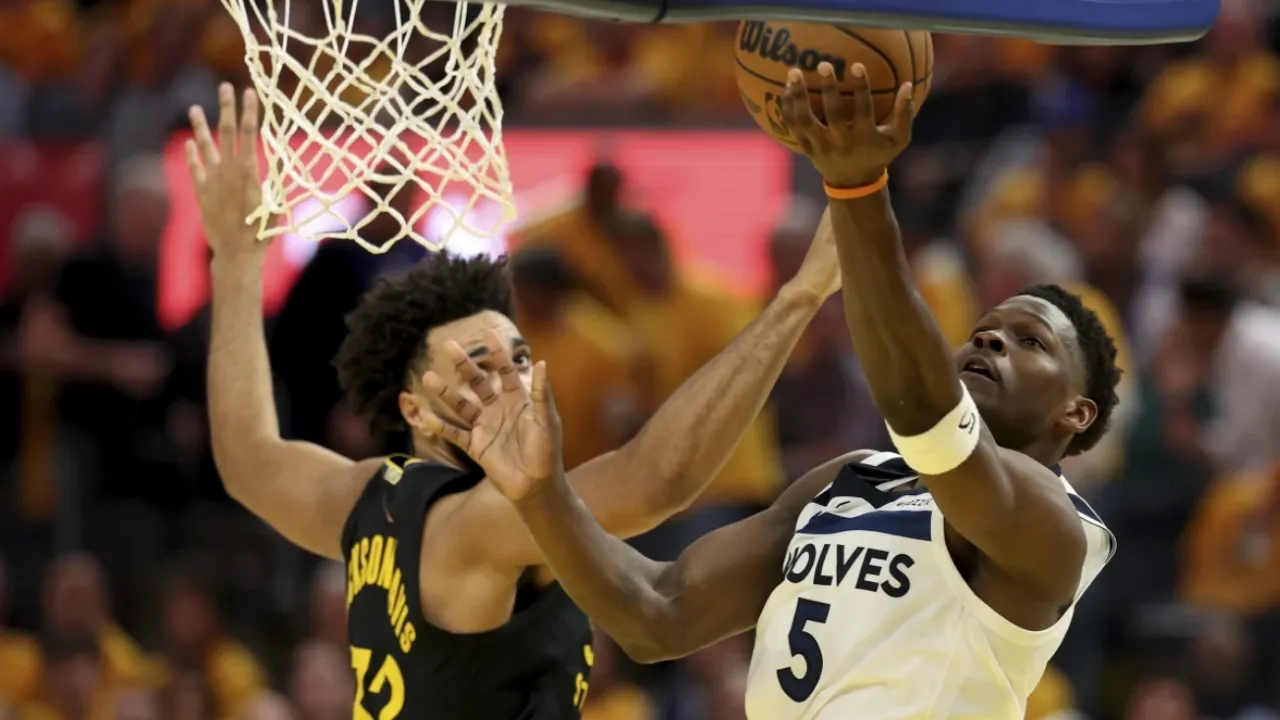 Edwards y Randle lideran nuevamente mientras los Timberwolves vencen a los Warriors 117-110 y se ponen 3-1 arriba en la serie de playoffs