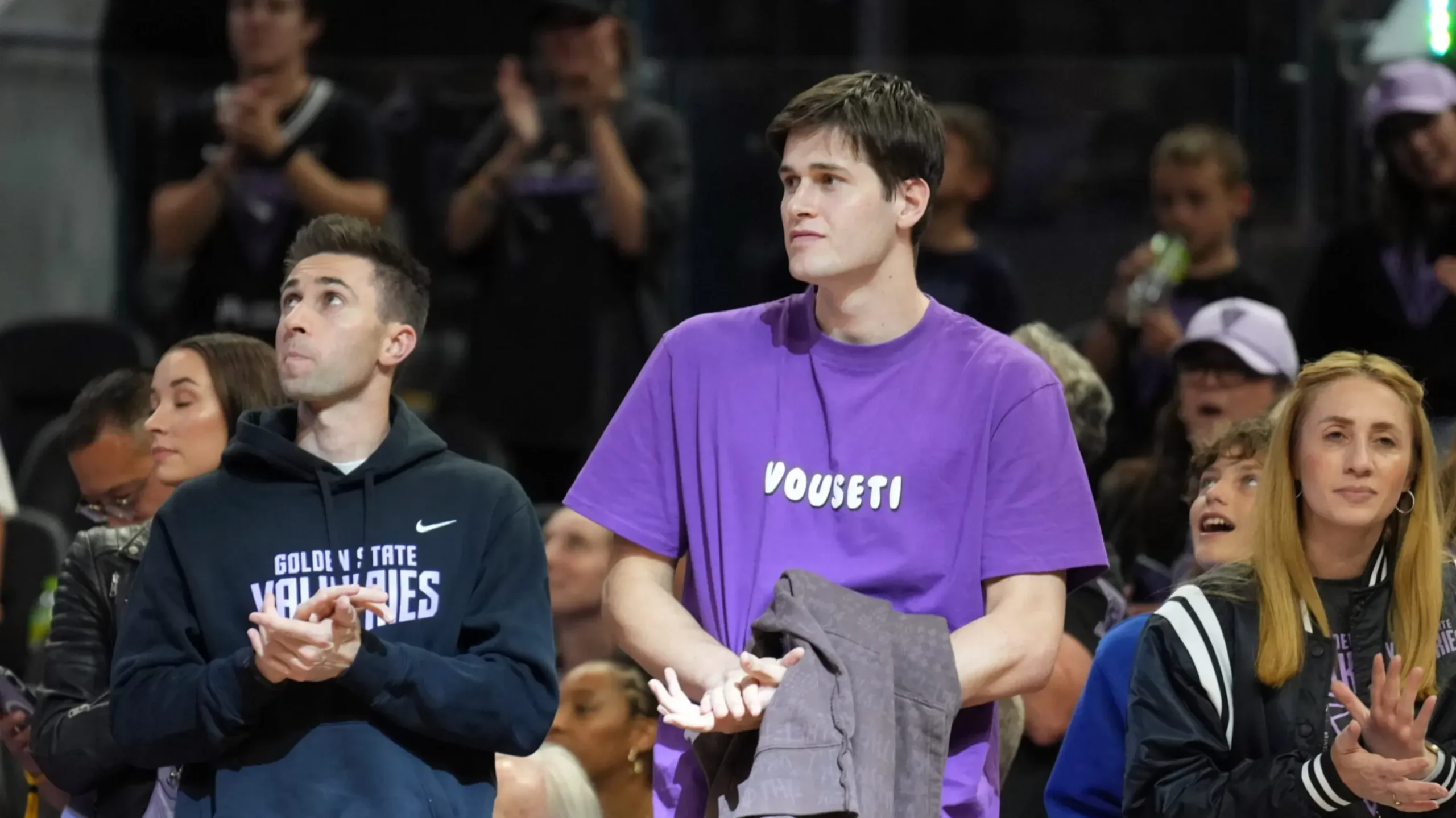 Alex Toohey firma un contrato bidireccional con los Golden State Warriors