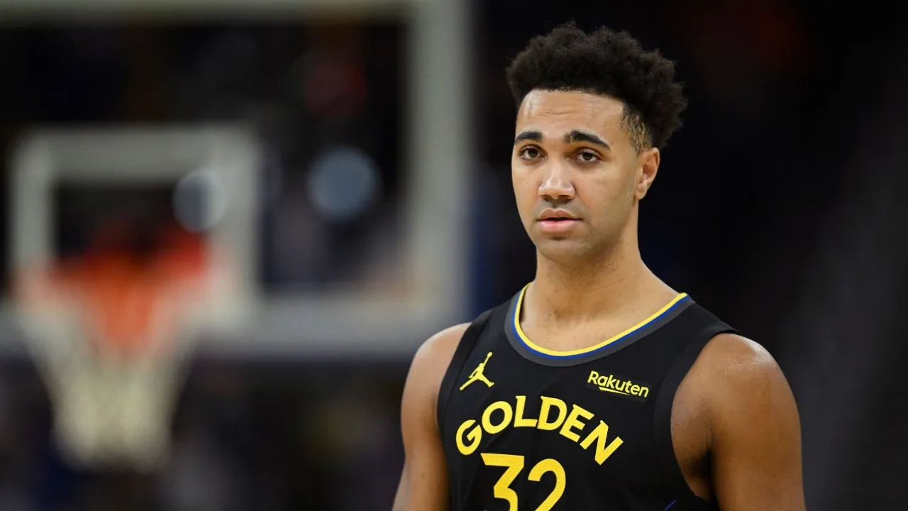 Los Warriors traspasan a Trayce Jackson-Davis de los Raptors por el pick de segunda ronda del draft 2026 via Lakers según fuentes